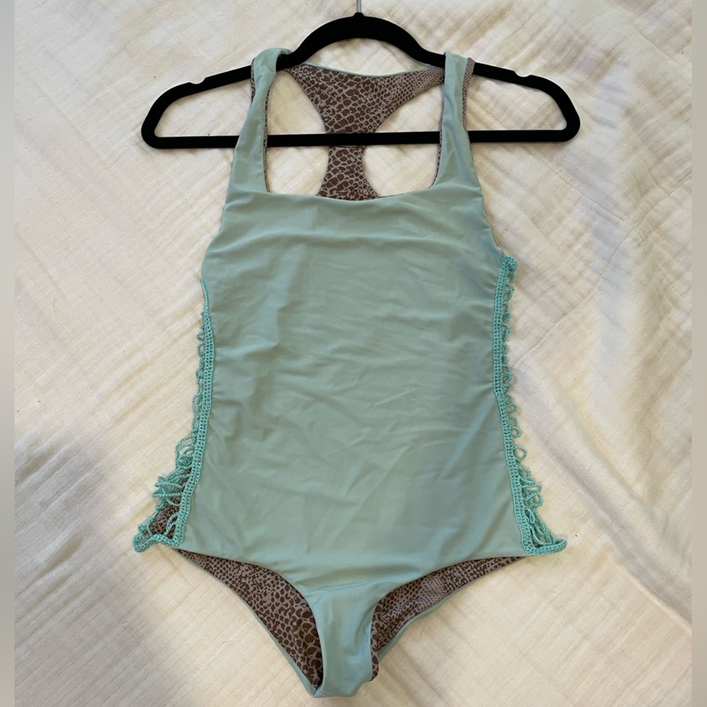 Acacia One Piece